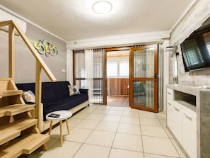Ciel, Bâtiment, Propriété, Table, Meubles, Nuage, Montagne, Design Intérieur, Mobilier De Jardin, Bois