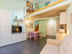 Möbel, Eigentum, Cabinetry, Gebäude, Holz, Interior Design, Wohnzimmer, Orange, Komfort, Countertop