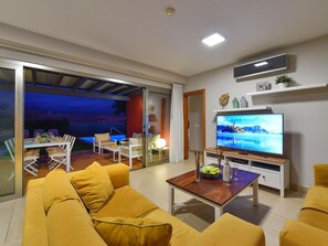Water, Sky, Swimming Pool, Tree, Azure, Outdoor Furniture, Sunlounger, Leisure, Shade, Arecales