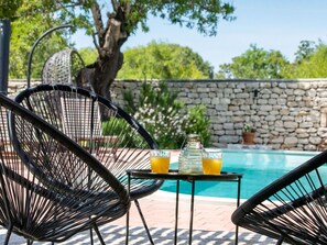 Plant, Furniture, Table, Sky, Tree, Outdoor Furniture, Chair, Flowerpot, Outdoor Table