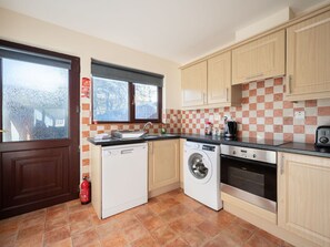 Braun, Countertop, Cabinetry, Eigentum, Küchengerät, Gebäude, Herd, Fenster, Haushaltsgerät, Küche