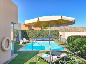 Plant, Property, Building, Sky, Azure, Shade, Swimming Pool, Outdoor Furniture, Umbrella, Rectangle