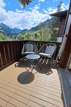 Bois, Meubles, Chaise, Dur, Tache De Bois, Balcon, Mobilier De Jardin, Ombre, Parquet, Table Cuisine Et Salle A Manger