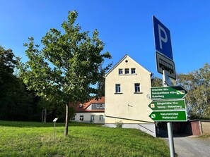 Sky, Plant, Property, Land Lot, Tree, Grass, Rural Area, Residential Area, Window, Real Estate