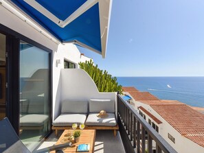 Water, Sky, Cloud, Property, Swimming Pool, Seaside Resort, Azure, Blue, Building, Outdoor Furniture