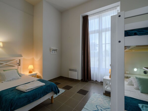 Propriété, Bâtiment, Confort, Éclairage, Bois, Design Intérieur, Fenêtre, Lampe, Sol, Ombre