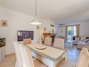 Furniture, Table, Comfort, Azure, Building, Wood, Window, Interior Design, Living Room, Floor