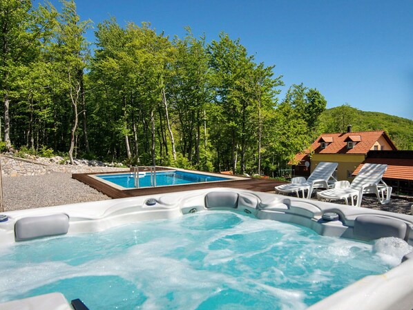 L'Eau, Ciel, Nuage, Propriété, Piscine, Station Balnéaire, Bleu Azur, Bleu, Bâtiment, Mobilier De Jardin