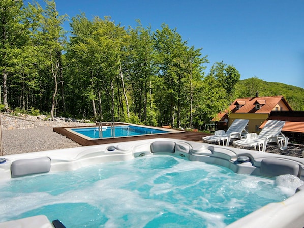 L'Eau, Ciel, Nuage, Propriété, Piscine, Station Balnéaire, Bleu Azur, Bleu, Bâtiment, Mobilier De Jardin