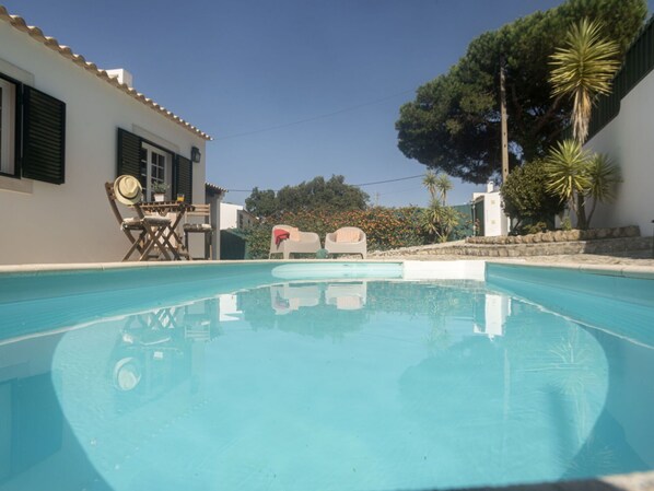 L'Eau, Ciel, Nuage, Propriété, Piscine, Station Balnéaire, Bleu Azur, Bleu, Bâtiment, Mobilier De Jardin