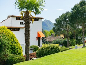 Pflanze, Himmel, Eigentum, Grün, Gebäude, Baum, Vegetation, Grundstueck, Arecales, Haus