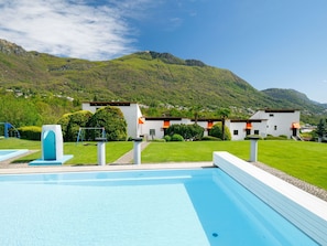 Piscine, Pelouse, Chaîne De Montagnes, Station De Montagne, Jardin, Aménagement Paysager, Biens, Vallée, Cour, Eco Hôtel