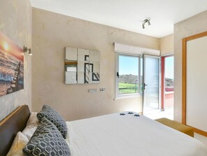Tabelle, Möbel, Eigentum, Pflanze, Gebäude, Fenster, Stuhl, Himmel, Azurblau, Interior Design