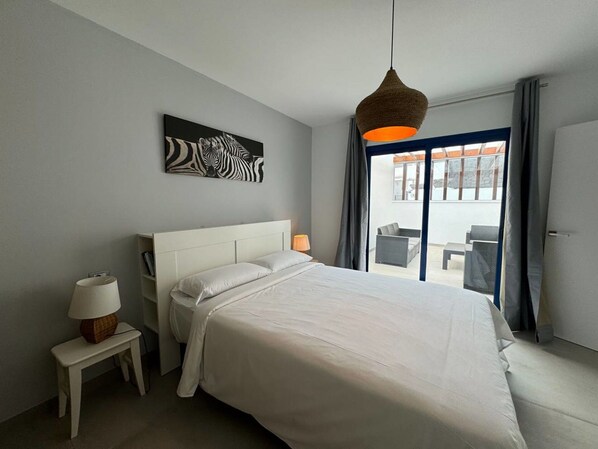 Furniture, Property, Comfort, Textile, Lighting, Interior Design, Wood, Building, Lamp