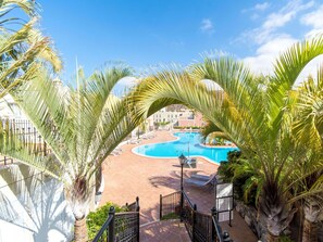 Water, Building, Property, Sky, Plant, Tree, Window, Leisure, Urban Design, Swimming Pool