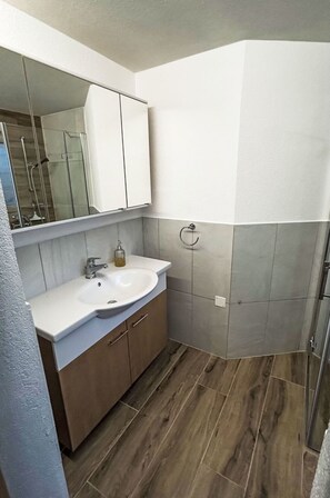 Spiegel, Sinken, Zapfhahn, Armatur, Bad Sink, Badezimmer, Holz, Interior Design, Gebäude