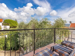 Cloud, Sky, Property, Plant, Building, Fence, Vegetation, Tree, Wood, Outdoor Furniture
