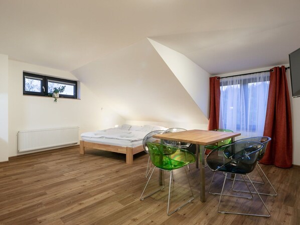 Tabelle, Möbel, Gebäude, Komfort, Holz, Haus, Couch, Flooring, Interior Design, Halle