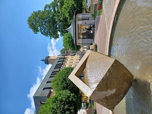 Himmel, Gebäude, Wasser, Daytime, Eigentum, Wolke, Azurblau, Welt, Baum, Vegetation