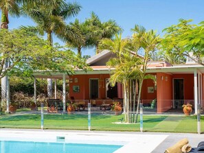 Building, Plant, Sky, Water, Shade, Tree, Grass, House, Leisure, Residential Area