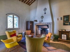 Möbel, Eigentum, Cabinetry, Bilderrahmen, Fenster, Gebäude, Komfort, Azurblau, Schublade, Holz