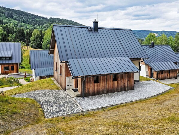 Building, Property, Cloud, Sky, Window, Plant, Wood, House, Land Lot, Tree
