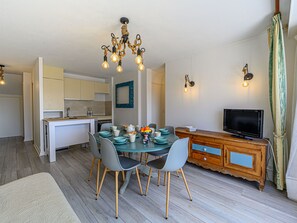 Table, Furniture, Drawer, Wood, Cabinetry, Living Room, Interior Design, Architecture, Flooring, Chair