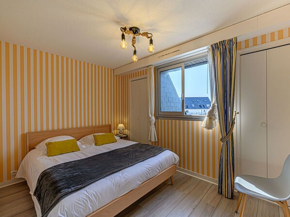 Furniture, Property, Building, Comfort, Window, Azure, Wood, Bed, Interior Design, Textile