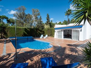 Ciel, L'Eau, Plante, Bâtiment, Bleu, Piscine, Fenêtre, Bleu Azur, Arbre, Ombre