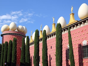 Sky, World, Cloud, Building, Facade, City, Dome, Dome, Roof, Event