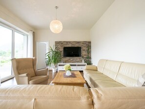 Möbel, Eigentum, Couch, Tabelle, Pflanze, Gebäude, Komfort, Holz, Interior Design, Wohnzimmer