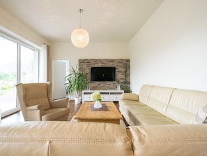 Möbel, Eigentum, Couch, Tabelle, Pflanze, Gebäude, Komfort, Holz, Interior Design, Wohnzimmer