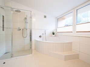 Armatur, Badewanne, Eigentum, Duschkopf, Badezimmer, Dusche, Zapfhahn, Gebäude, Brausenstange