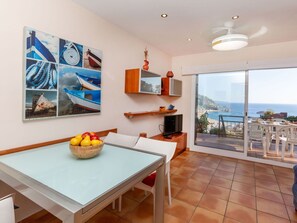 Meubles, Design Intérieur, Sol, Table, Table Cuisine Et Salle A Manger, Sol, Chaise, Pièce, Appartement, Mer