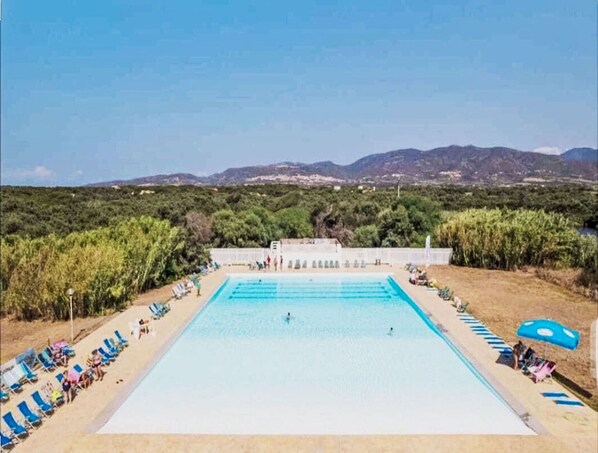 Water, Plant, Sky, Property, Swimming Pool, Building, Azure, Rectangle, Body Of Water, Leisure