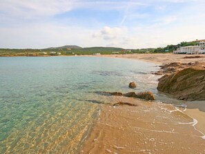 Cloud, Water, Sky, Water Resources, Lake, Beach, Coastal And Oceanic Landforms, Natural Landscape, Tree, Bank