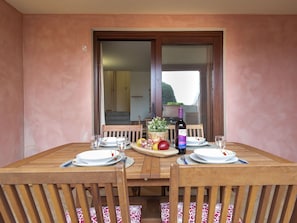 Table, Furniture, Tableware, Property, Chair, Tablecloth, Wood, Interior Design, Window, Textile