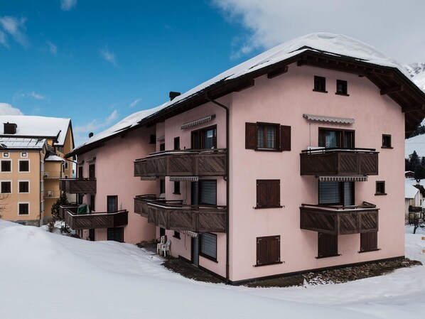 Cloud, Sky, Building, Property, Window, Snow, Wood, Urban Design, House, Freezing