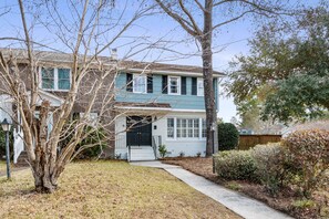 Beautiful 2 Story Townhome w/ Vibrant Exterior