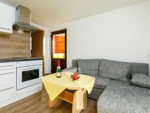 Meubles, Cabinetry, Propriété, Canapé, Bâtiment, Table, Confort, Design Intérieur, Salon, Comptoir