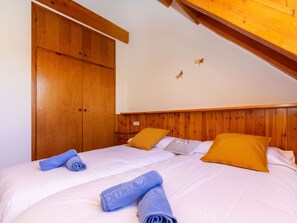 Property, Furniture, Comfort, Building, Textile, Lighting, Orange, Bed, Wood, Hardwood