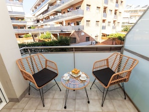 L'Eau, Plante, Bâtiment, Propriété, Ciel, Piscine, Bleu Azur, Arbre, Maison, Fenêtre