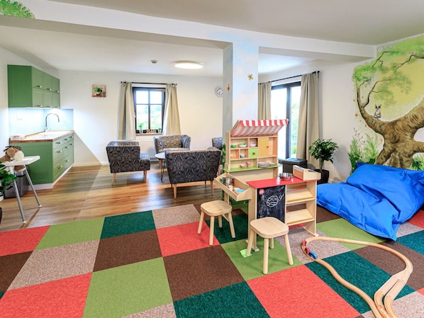 Furniture, Property, Green, Couch, Plant, Houseplant, Building, Table, Window, Interior Design