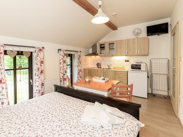Cabinetry, Property, Furniture, Countertop, Wood, Comfort, Interior Design, Chair, Floor, Drawer