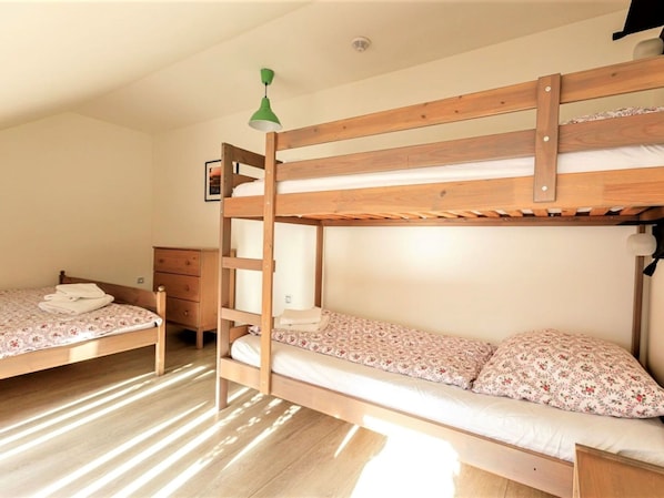 Furniture, Property, Building, Comfort, Bed, Wood, Bed Frame, Shade, Interior Design, House