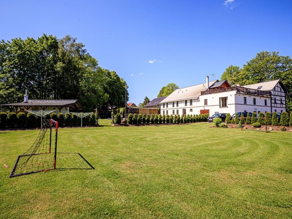 Sky, Plant, Tree, Land Lot, Grass, House, Leisure, Grassland, Building, Shade
