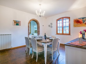 Tabelle, Möbel, Eigentum, Stuhl, Fenster, Interior Design, Holz, Fussboden, Flooring
