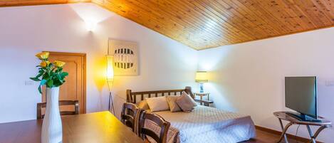Möbel, Gebäude, Pflanze, Eigentum, Tabelle, Komfort, Beleuchtung, Holz, Zimmerpflanze, Interior Design