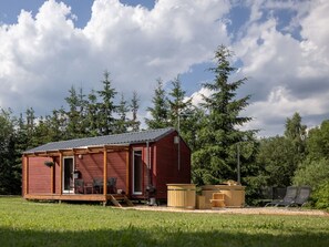 Cloud, Sky, Plant, Building, Natural Landscape, House, Tree, Wood, Cottage, Siding