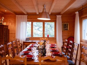 Wolke, Himmel, Geschirr, Tabelle, Eigentum, Möbel, Berg, Essen, Dishware, Drinkware